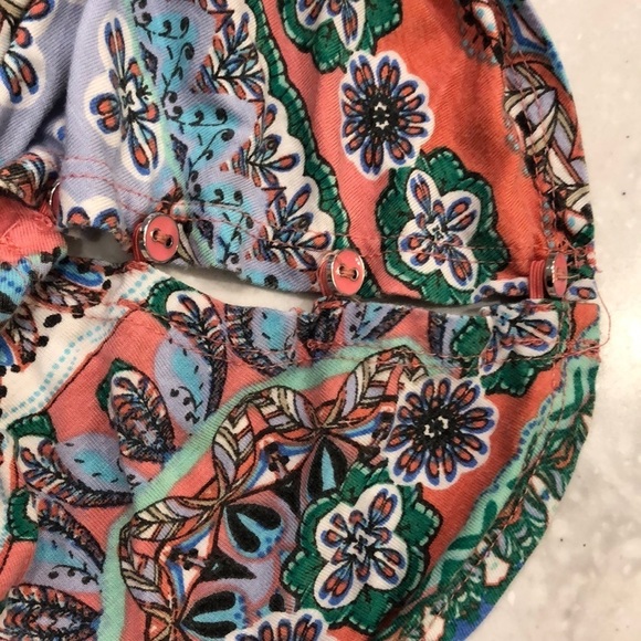 Cable & Gauge colorful t-shirt. EUC! - Picture 6 of 6